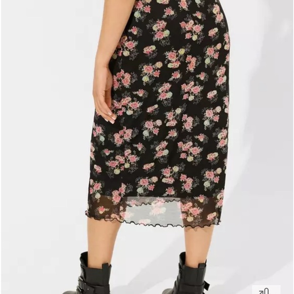 GUC Torrid Tea Length Pencil Skirt - Picture 3 of 7